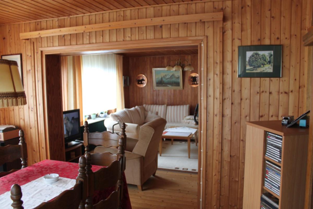 Esszimmer mit Blick in die Wohnstube